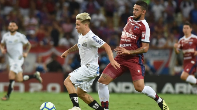 Goles, expulsados y polémica con el VAR: La caída de Santos de Sampaoli ante Fortaleza