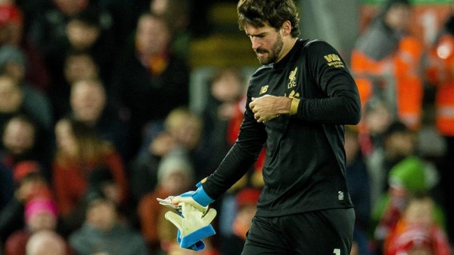 La insólita mano que le costó la expulsión al portero Alisson en el duelo de Liverpool y Brighton