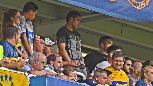 Prohibieron a hinchas de Boca Juniors ingresar a La Bombonera con máscaras de Riquelme