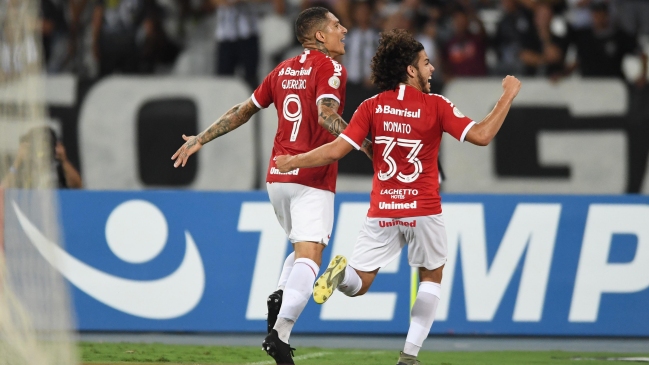 Inter de Porto Alegre superó al Botafogo de Leonardo Valencia con gol de Paolo Guerrero