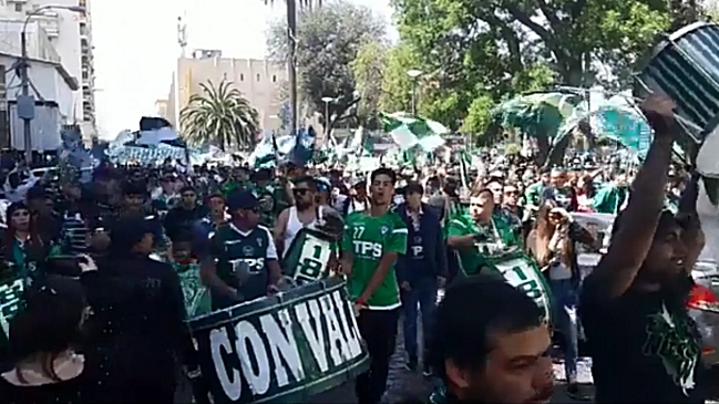 La multitudinaria marcha a favor de Santiago Wanderers en Valparaíso