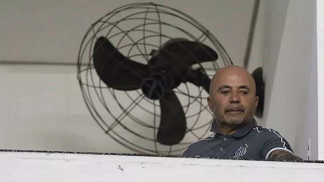 Jorge Sampaoli presenció triunfo de Santos sobre Chapecoense en una cabina