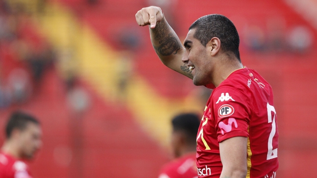 Se fue el goleador: Unión Española informó la salida de Sebastián Varas