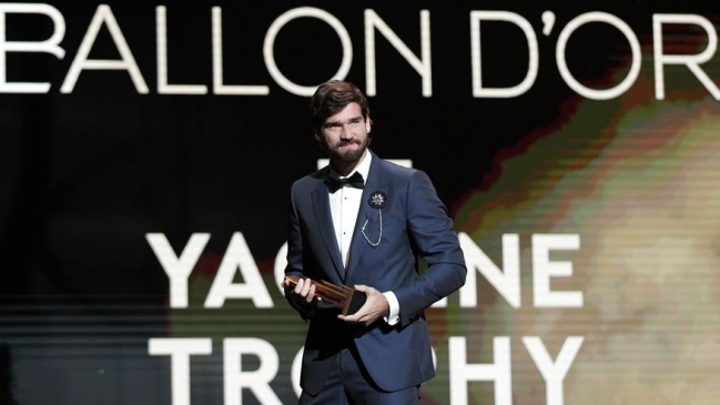 Alisson ganó el inédito premio Yashin al mejor arquero