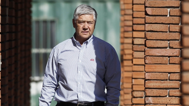 Presidente de Azul Azul anunció que este martes se pronunciarán sobre Johnny Herrera