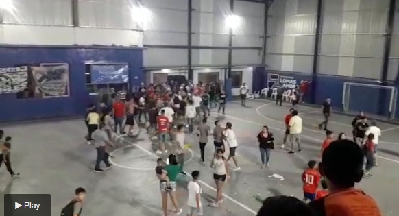La batalla campal que protagonizaron padres en un torneo de fútbol infantil