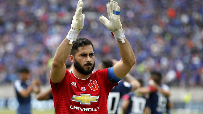 Johnny Herrera se despide de la U como el jugador con más títulos