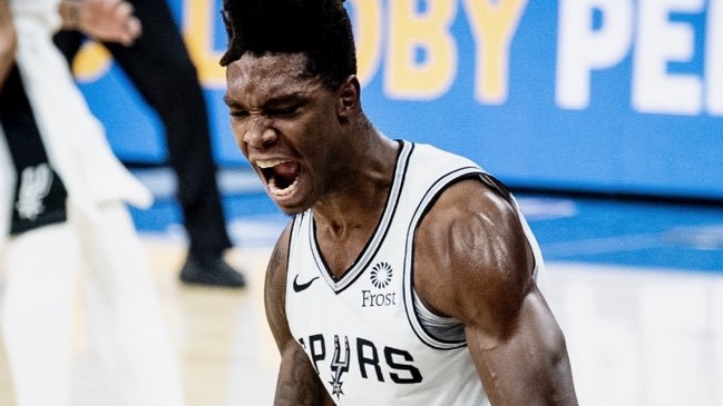 San Antonio Spurs sobrevivió a los 50 puntos de James Harden y venció a Houston Rockets