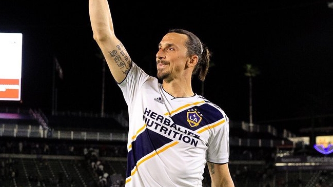 Zlatan Ibrahimovic confirmó su regreso a Italia “para renovar la historia” de un equipo