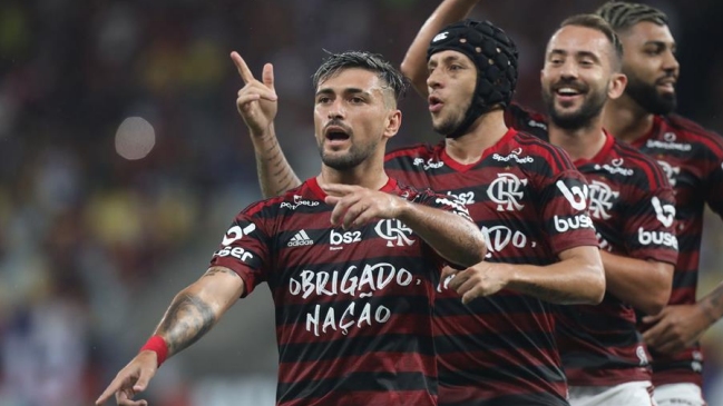 El campeón Flamengo arrasó con Avai en su penúltimo examen del Brasileirao