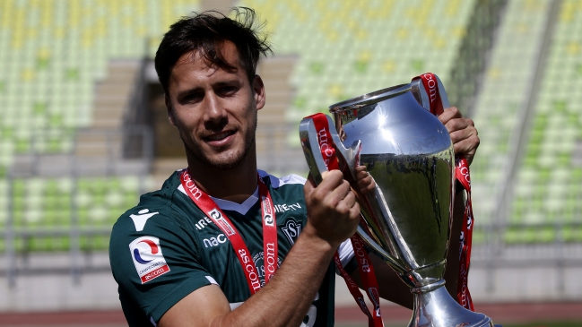 La entrega del trofeo de campeón de la Primera B a Santiago Wanderers