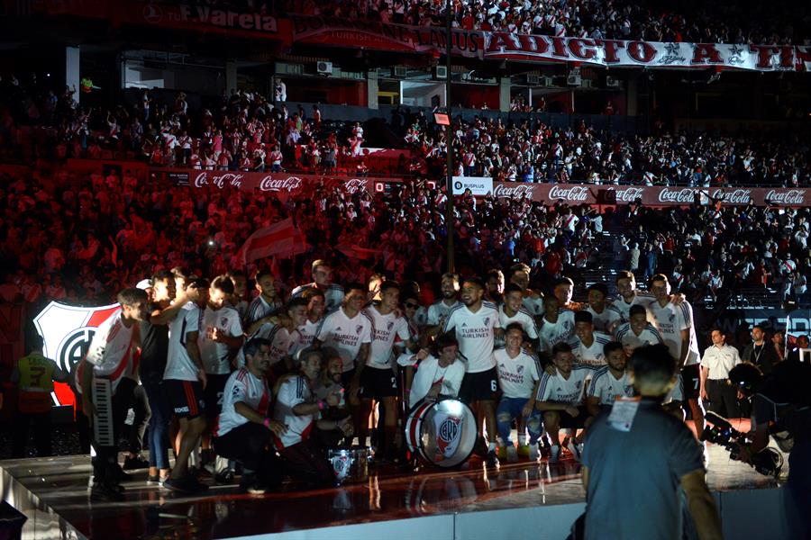 River Plate celebró con sus hinchas el primer aniversario de la Libertadores obtenida ante Boca