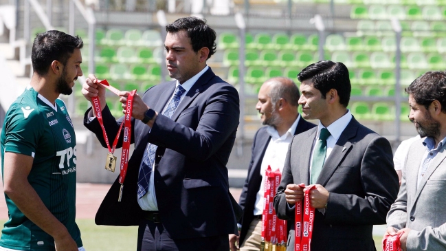Presidente de Santiago Wanderers explicó por qué les entregaron la copa sin público