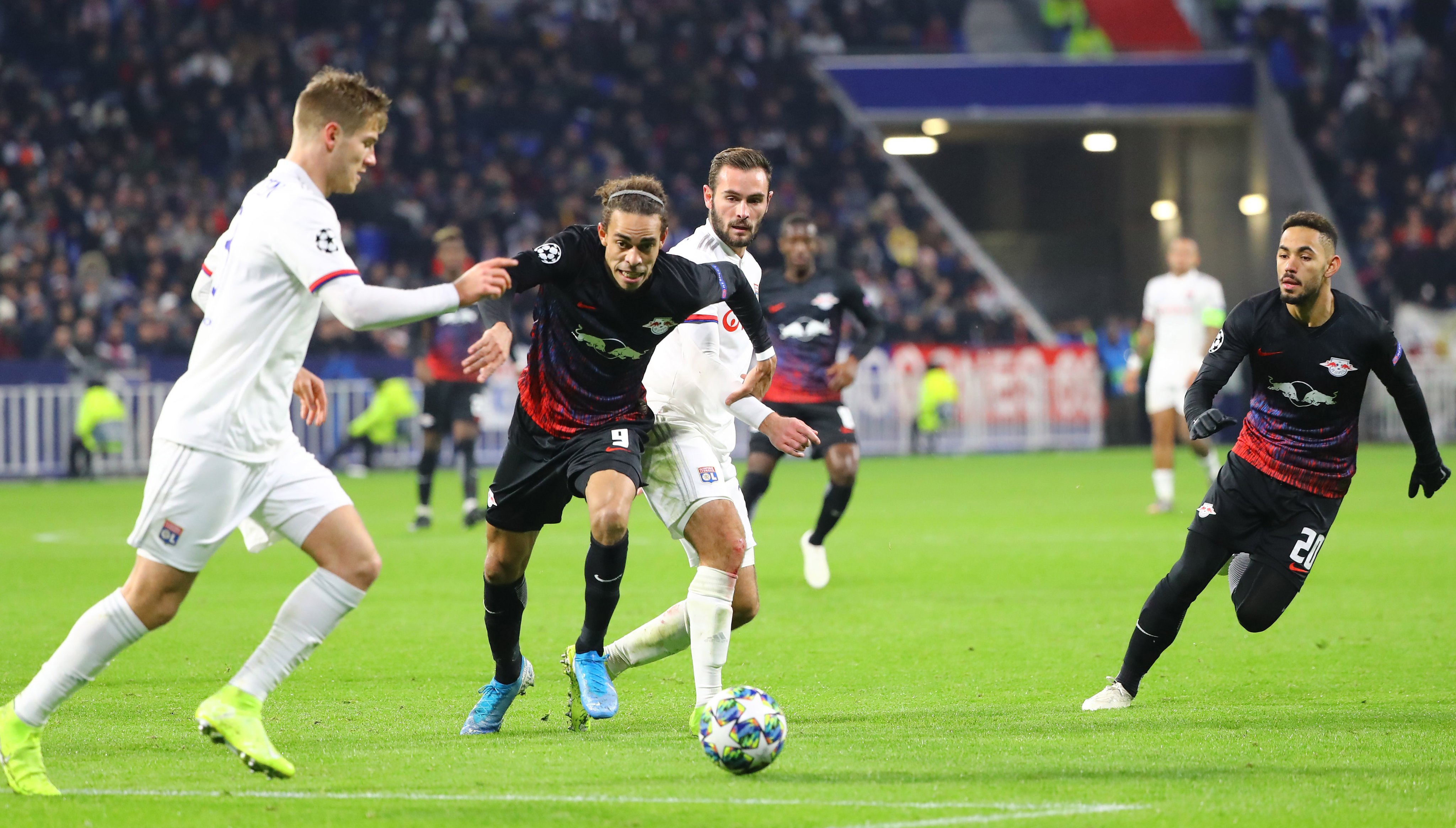 Olympique de Lyon y Leipzig igualaron y firmaron su avance a octavos de la Champions