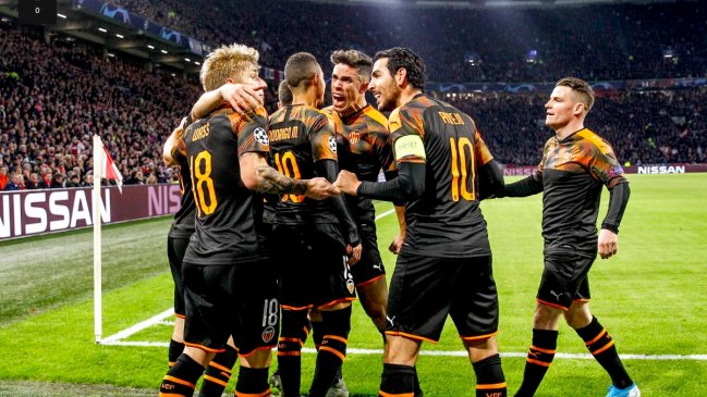 Valencia fue verdugo de Ajax y logró avanzar en la Champions tras siete años