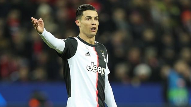 El enojo de Cristiano Ronaldo con hincha que invadió la cancha para sacarse una foto con él