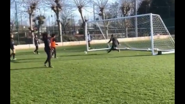 Christiane Endler lució sus reflejos durante práctica de PSG