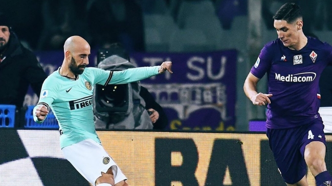 Borja Valero puso en ventaja a Inter de Milán sobre Fiorentina de Erick Pulgar