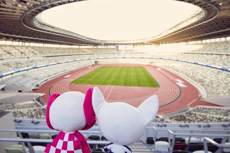 Las mascotas de Tokio 2020 recorrieron el flamante Estadio Nacional Olímpico