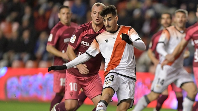 Ucrania condenó insultos a fubolista Román Zozulya por parte de hinchas de Rayo Vallecano