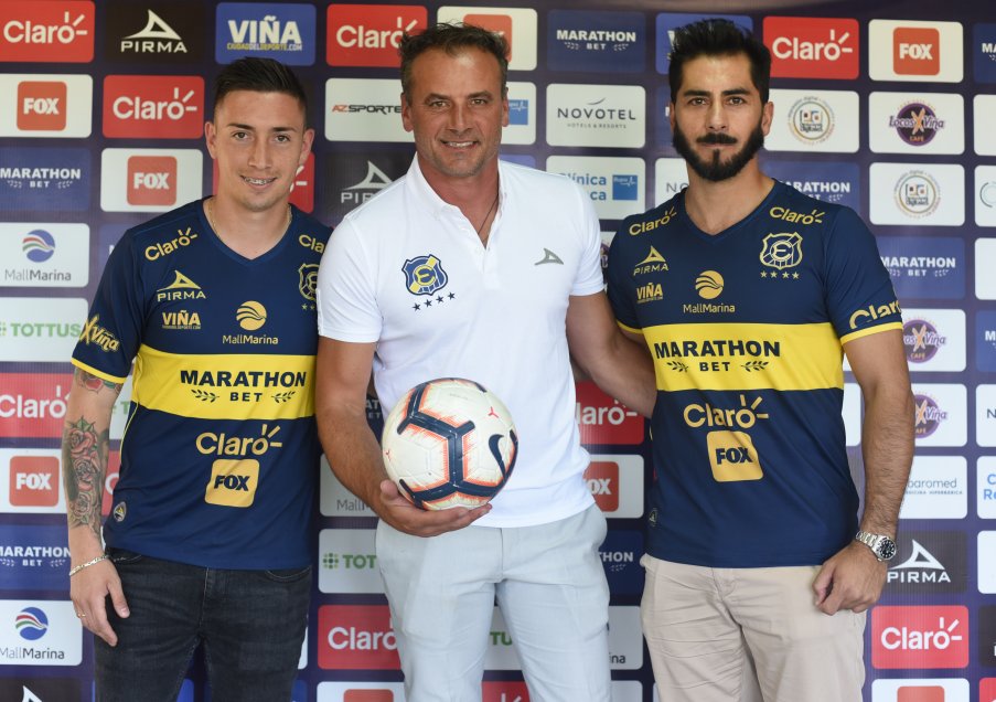 La presentación de Johnny Herrera y Rodrigo Echeverría como refuerzos de Everton