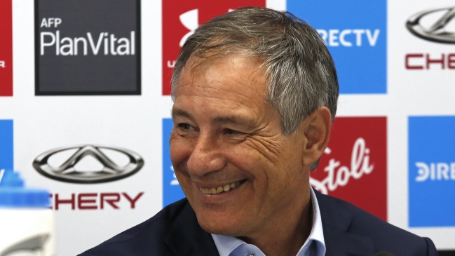 Holan: Los primeros objetivos son llegar a octavos en la Copa y competir en el torneo local