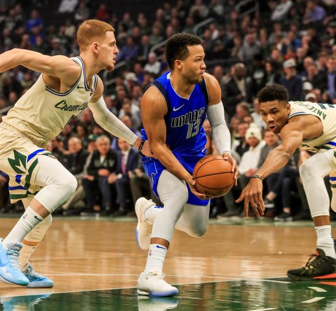 Dallas frenó el poderío de Giannis Antetokounmpo en triunfo ante Bucks