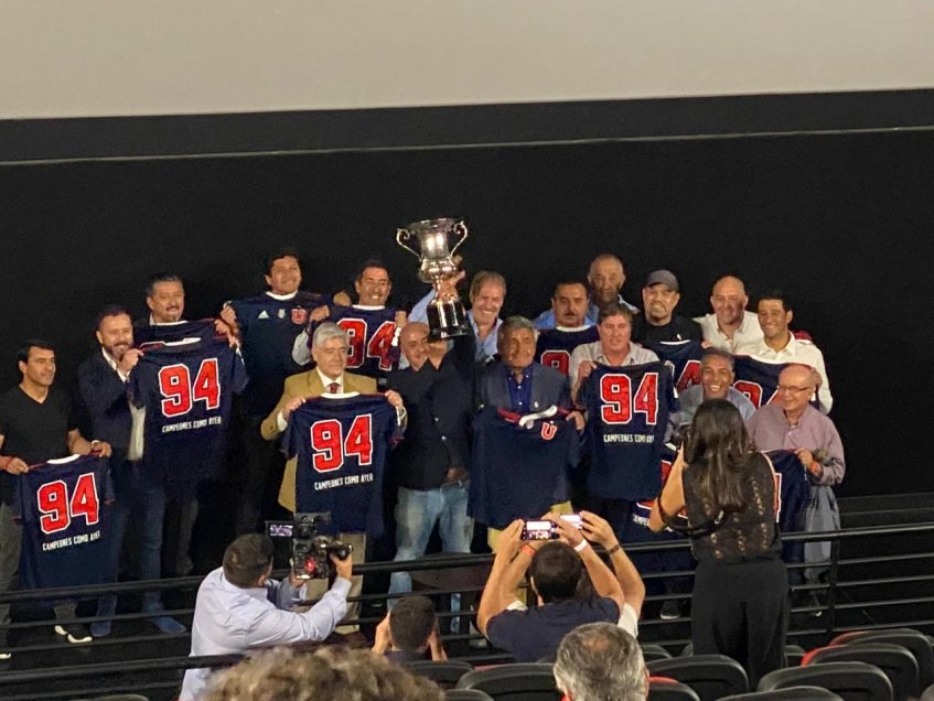La U homenajeó a los campeones del 94
