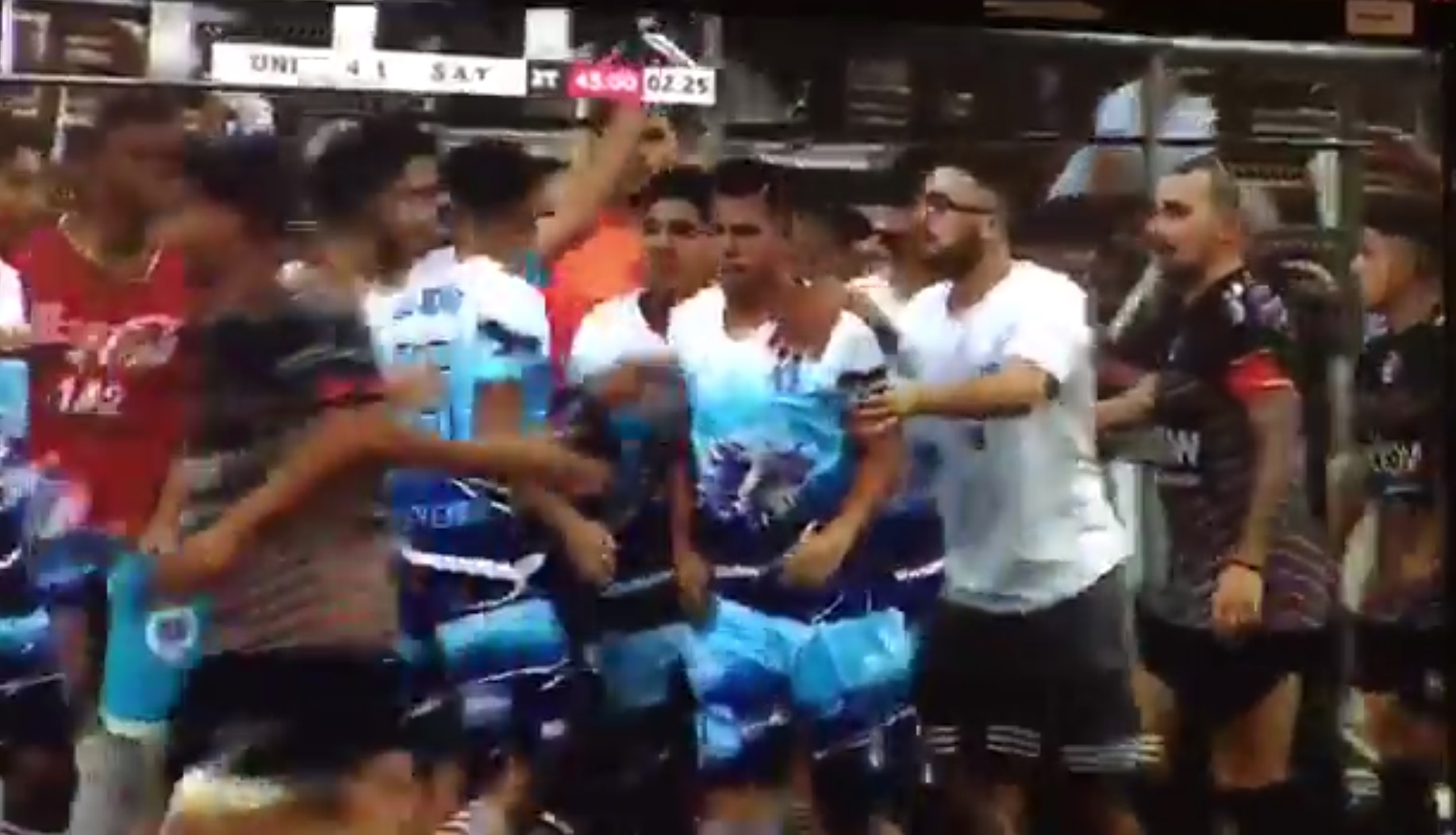 La brutal patada que originó una batalla campal en Argentina