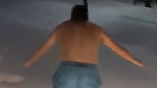 La alocada “nueva técnica de recuperación” de Harry Kane: Semidesnudo en la nieve