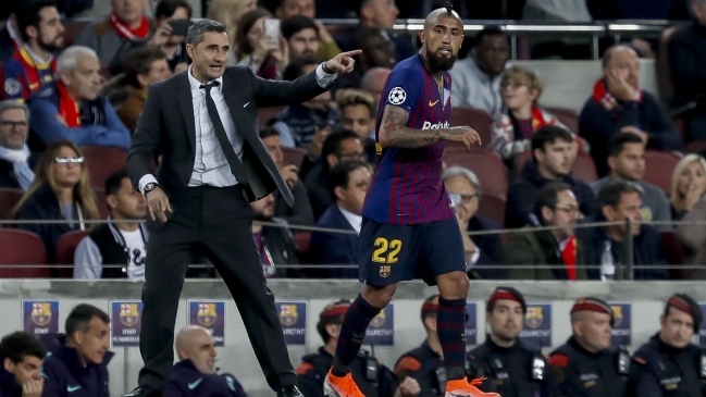 FC Barcelona y Vidal enfrentan a Alavés con la presión de mantenerse en la cima