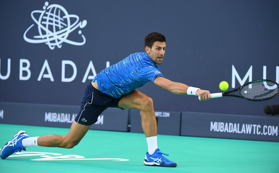 Djokovic tuvo su premio de consuelo al vencer a Khachanov por el tercer lugar en Abu Dhabi