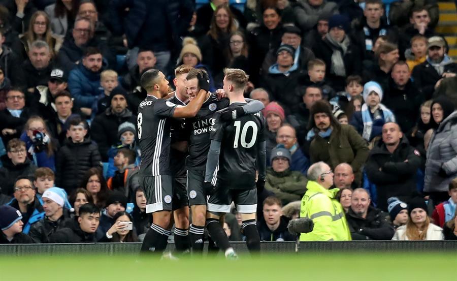 Manchester City consiguió un valioso triunfo ante Leicester en busca de no alejarse de Liverpool