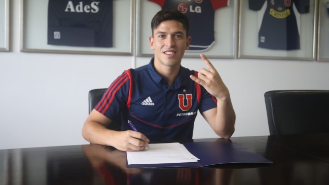 Volante Mauricio Morales firmó su primer contrato profesional con Universidad de Chile