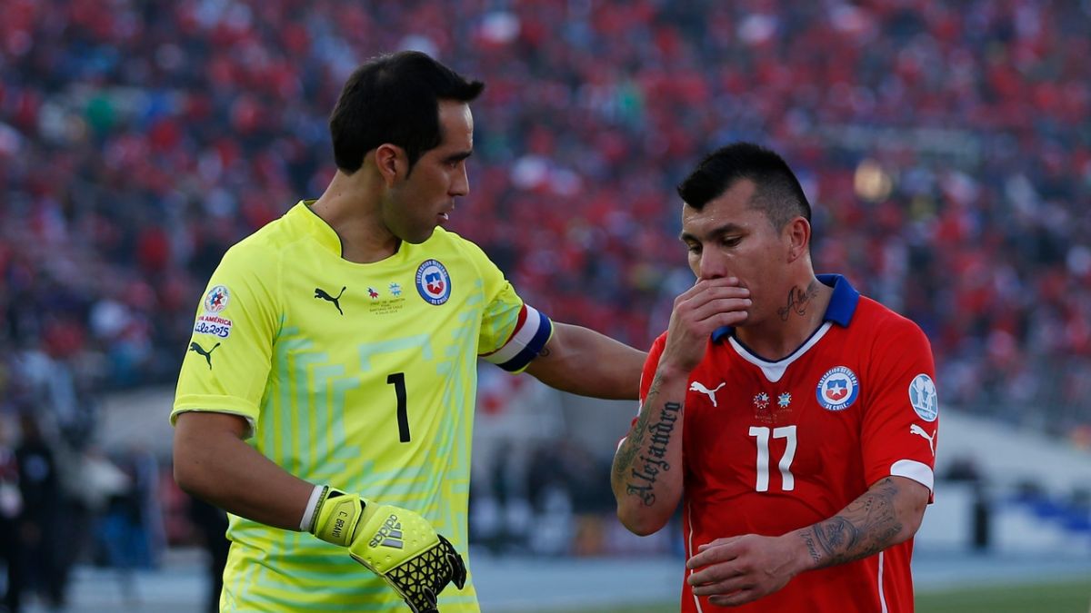 Claudio Bravo y Gary Medel aparecieron en el informe Big Data que entregó Interior a la Fiscalia