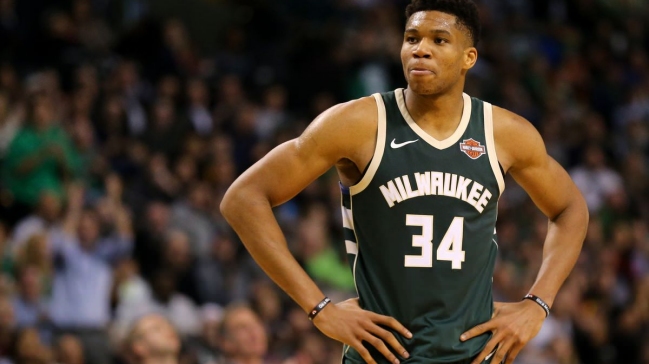 Antetokounmpo lideró un cómodo triunfo de Milwaukee