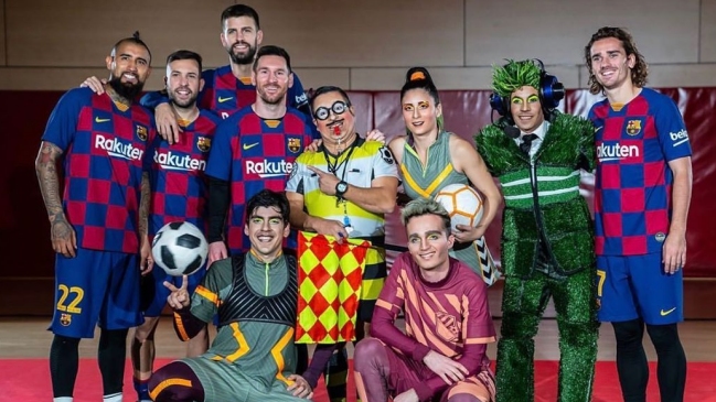 Arturo Vidal y jugadores de FC Barcelona compartieron con artistas del Cirque du Soleil