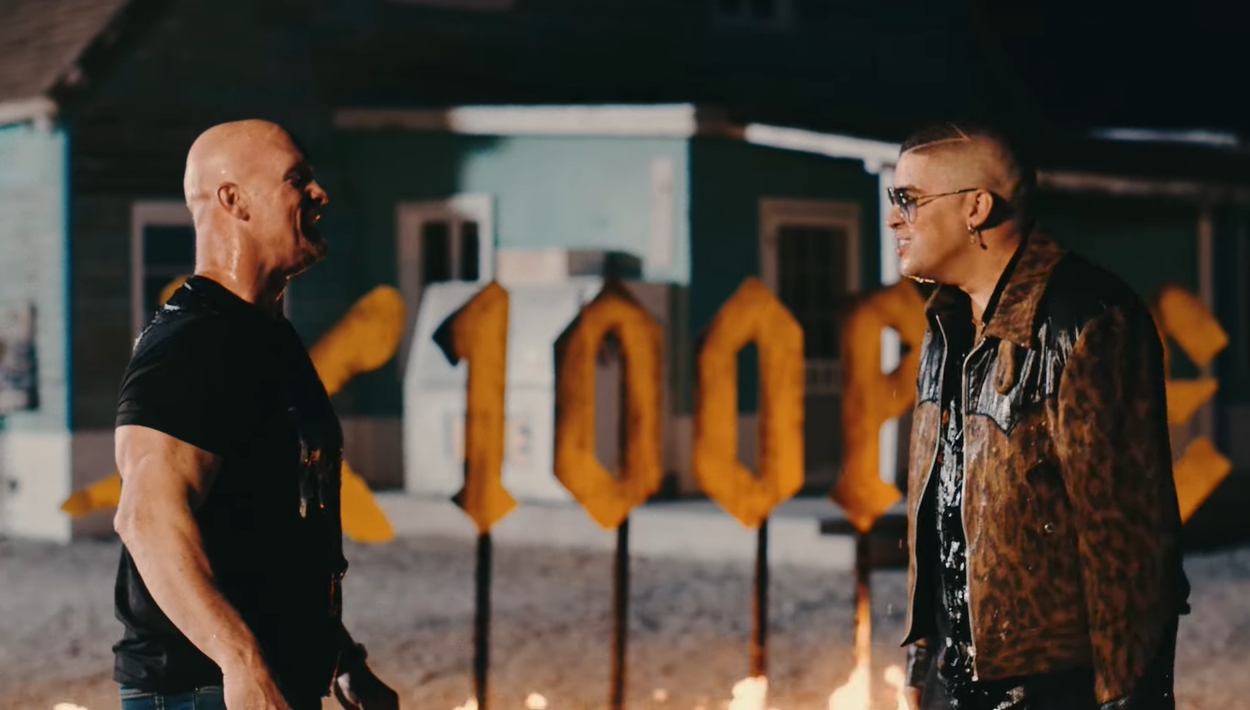 Stone Cold fue el gran protagonista en “¿Quién tu eres?”, el nuevo clip musical de Bad Bunny
