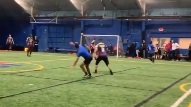 El impresionante golazo de volea del colombiano Mateo Durango en el fútbol amateur