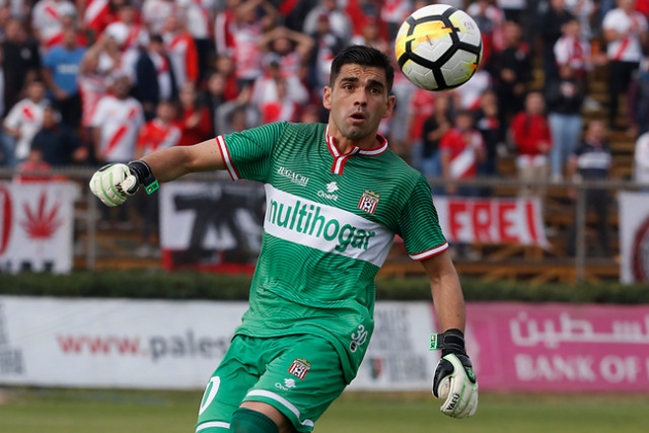 Le llegó competencia a Johnny Herrera: Everton sumó a Luis Santelices