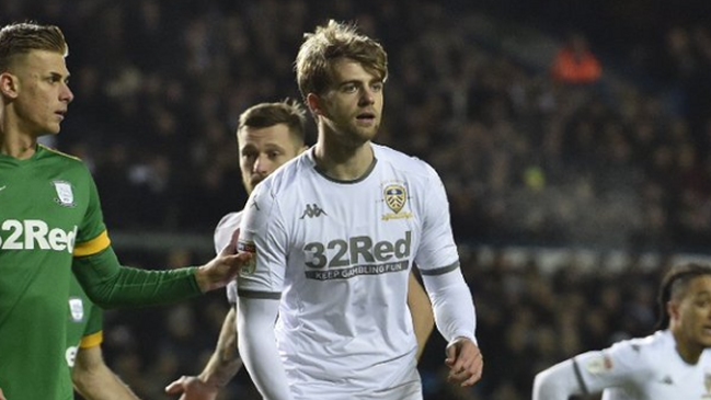 Leeds de Bielsa logró agónico empate que lo mantuvo cerca del liderato en la Championship