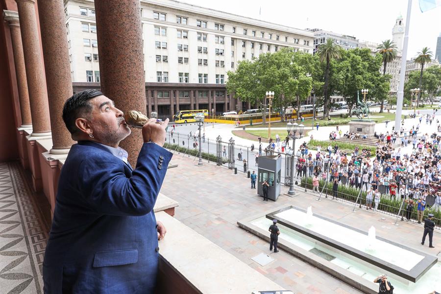 Maradona visitó la Casa Rosada y compartió con el Presidente de Argentina Alberto Fernández