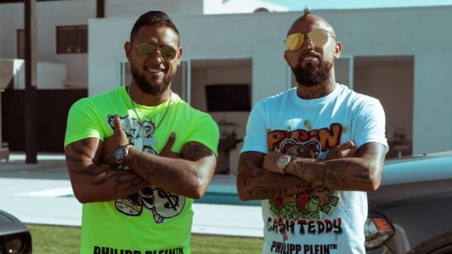 Arturo Vidal protagoniza adelanto del último clip de la banda de trap de su hermano Sandrino