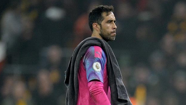 “Estuvo bien”: Prensa inglesa valoró actuación de Claudio Bravo pese a derrota del City ante Wolves