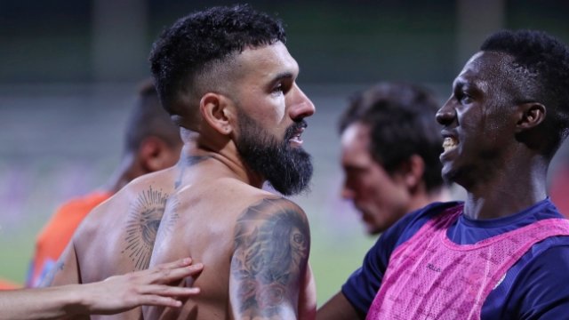 Ronnie Fernández marcó en caída de Al Feiha en Arabia Saudita