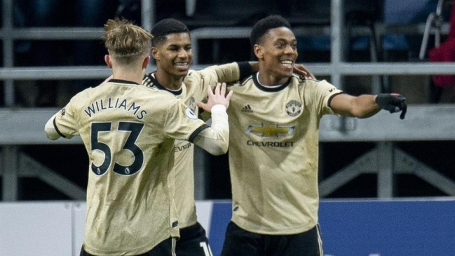 Manchester United se exigió para vencer a Burnley y afirmarse en lo alto de la Premier