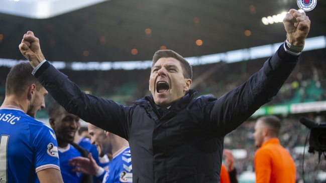 El eufórico festejo de Steven Gerrard tras la victoria de Rangers en el clásico de Escocia
