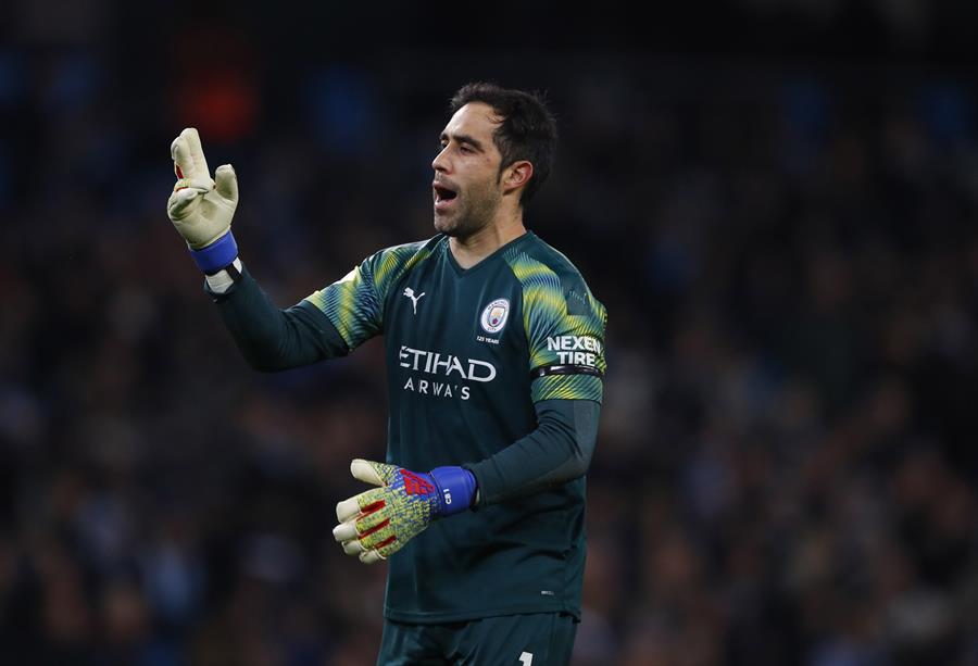 Manchester City volvió a los festejos de la mano de Claudio Bravo
