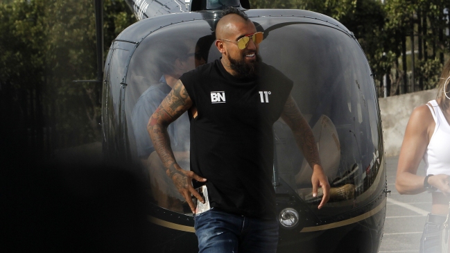 Arturo Vidal abandonó también en helicóptero el Monumental tras el título de Rodelindo Román