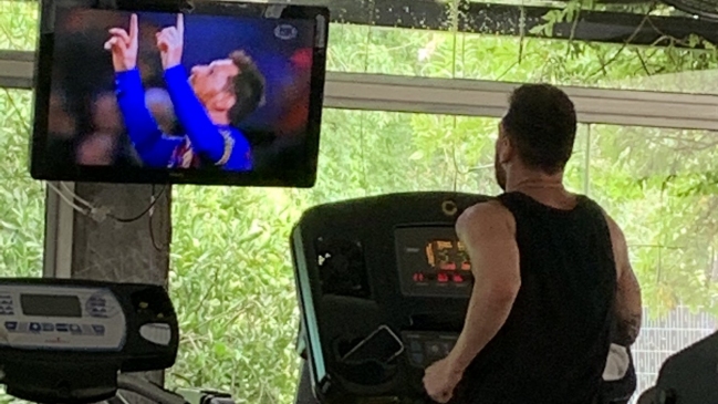 Lionel Messi entrenó en un gimnasio de Rosario viendo sus propios goles